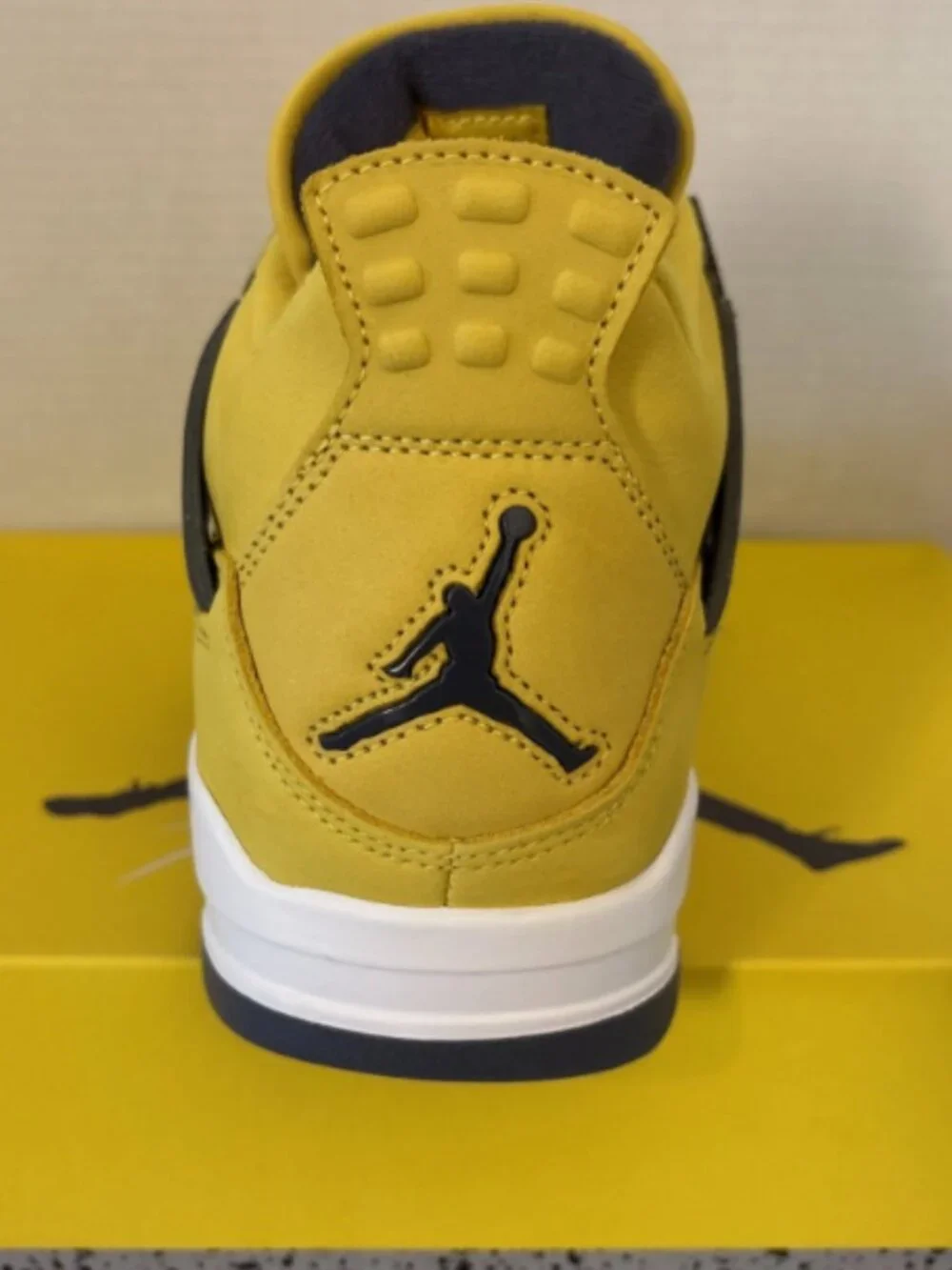 Jordan 4 Retro Mid Lightning
